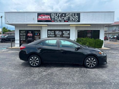Used 2017 Toyota Corolla LE FWD image 1