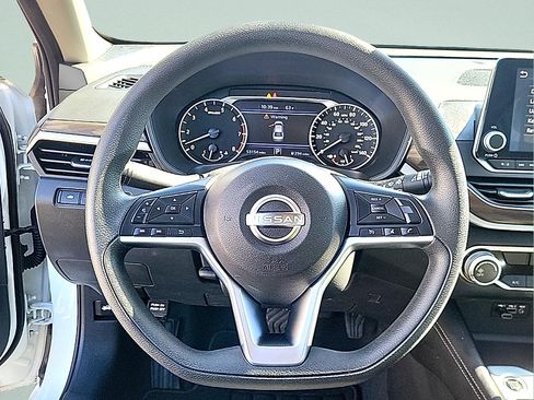 Used 2023 Nissan Altima 2.5 SV FWD image 15