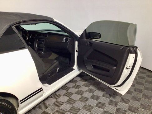 Used 2013 Ford Mustang GT image 27