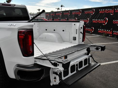 Used 2024 GMC Sierra 1500 SLT image 42