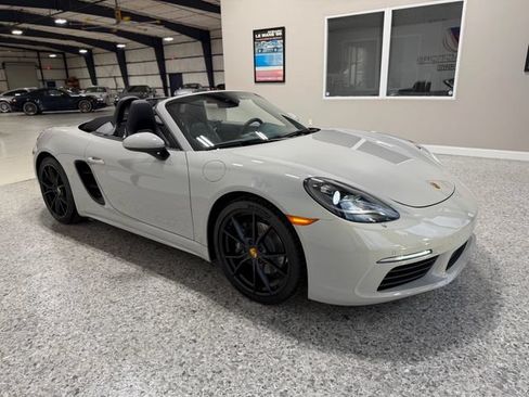 Used 2019 Porsche 718 Boxster RWD image 9