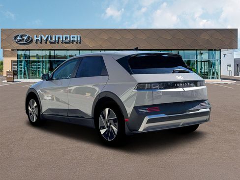 New 2026 Hyundai Ioniq 5 SEL RWD image 5