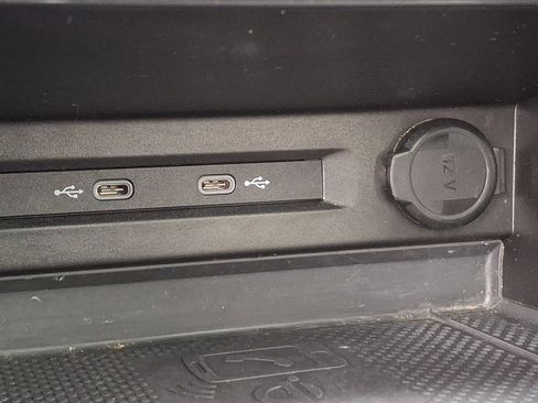 Used 2022 Volkswagen Tiguan SEL R-Line image 24