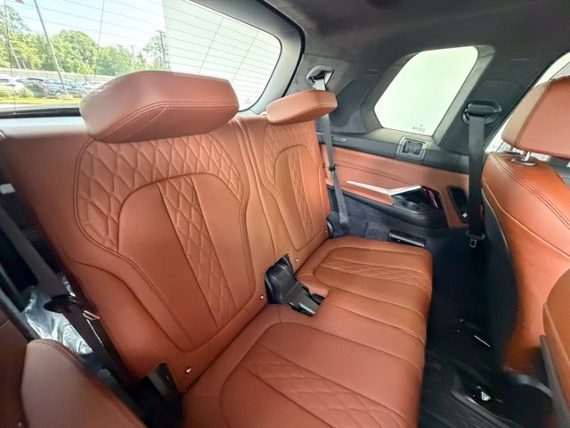 Used 2026 BMW X7 xDrive40i w/ M Sport Package AWD/4WD image 29