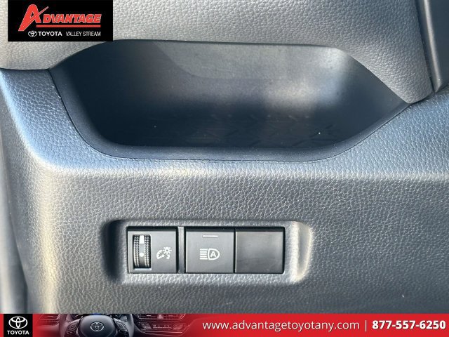 Certified 2022 Toyota RAV4 LE AWD/4WD image 23
