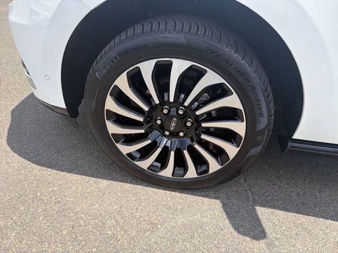 Certified 2024 Lincoln Navigator L Black Label AWD/4WD image 36