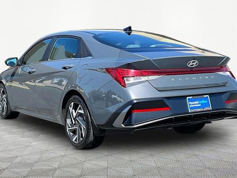Certified 2025 Hyundai Elantra SEL FWD image 6