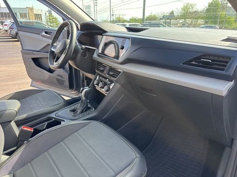 Used 2023 Volkswagen Taos SE w/ Panoramic Sunroof Package image 31