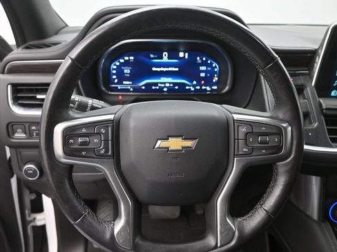 Used 2022 Chevrolet Suburban LT w/ Luxury Package RWD image 29