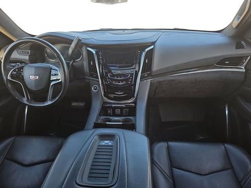 Used 2018 Cadillac Escalade Platinum image 9
