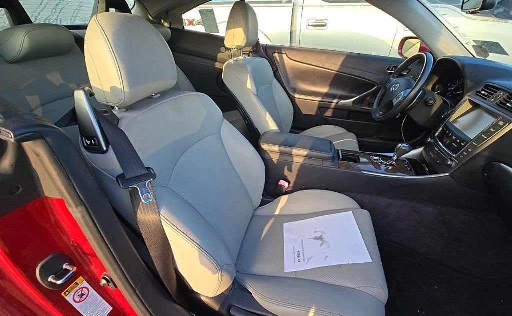 Used 2013 Lexus IS 250C w/ Luxury Pkg RWD image 7