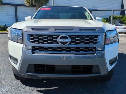 Used 2025 Nissan Frontier SV image 9