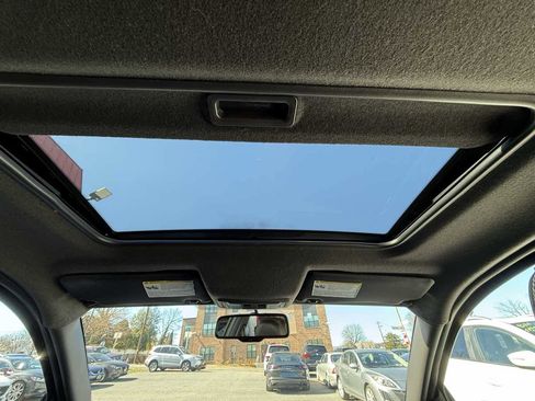 Used 2011 Ford Focus SEL w/ 301A Rapid Spec Order Code image 19