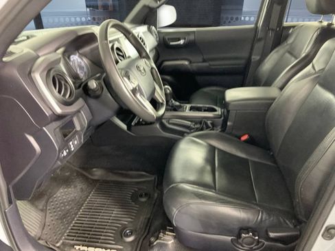 Used 2018 Toyota Tacoma TRD Off-Road w/ TRD Premium Off Road Package AWD/4WD image 22