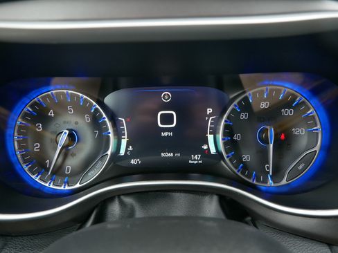 Used 2024 Chrysler Pacifica Touring-L FWD image 21