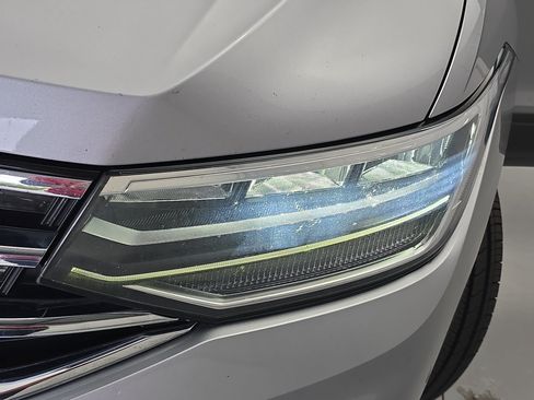 Used 2023 Volkswagen Tiguan SE FWD image 31