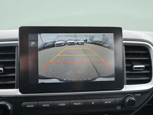 Certified 2025 Hyundai Venue SEL FWD image 36