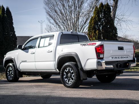 Used 2019 Toyota Tacoma TRD Off-Road image 8