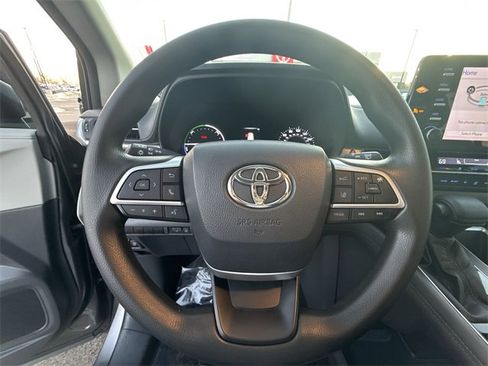 Used 2021 Toyota Sienna LE w/ LE Plus Package image 14