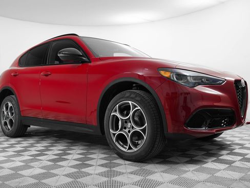 New 2025 Alfa Romeo Stelvio Sprint image 1