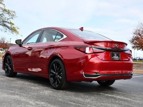 Certified 2025 Lexus ES 300h w/ Premium Package image 5