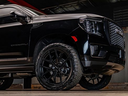 Used 2023 GMC Yukon Denali Ultimate AWD/4WD image 12