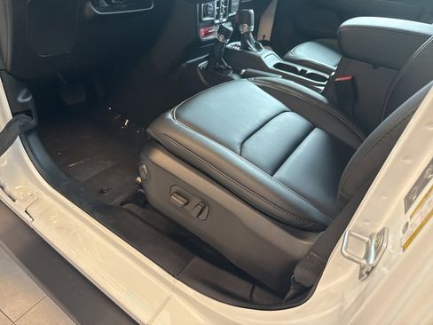 New 2025 Jeep Wrangler Unlimited Rubicon 392 image 15