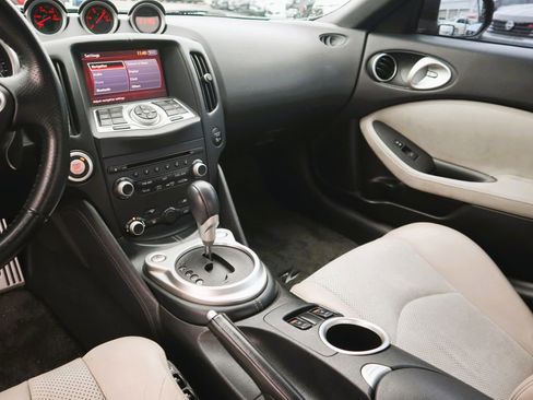 Used 2011 Nissan 370Z Touring image 12