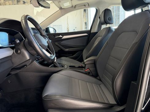 Used 2025 Volkswagen Jetta SE image 25