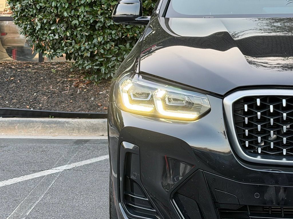 Used 2022 BMW X4 xDrive30i w/ M Sport Package 2 AWD/4WD image 4