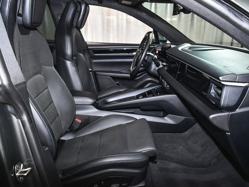 Used 2025 Porsche Macan 4 Electric image 55