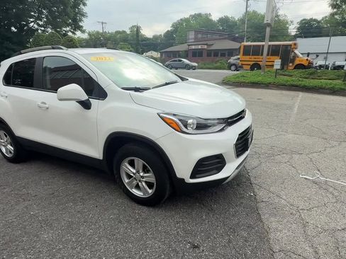 Used 2022 Chevrolet Trax LT w/ LT Convenience Package AWD/4WD image 1