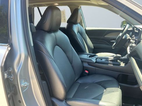 Certified 2025 Toyota Grand Highlander AWD image 17