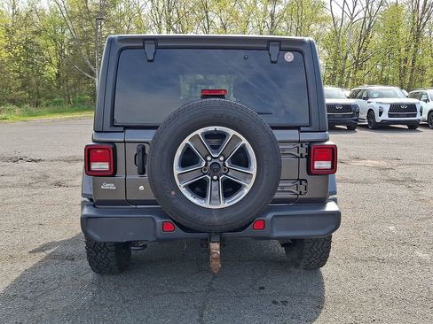 Used 2019 Jeep Wrangler Unlimited Sahara AWD/4WD image 8
