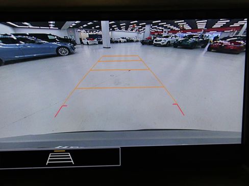 Used 2023 GMC Acadia SLE w/ Driver Convenience Package image 32