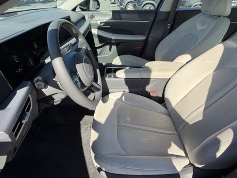 Used 2025 Hyundai Sonata SEL FWD image 11