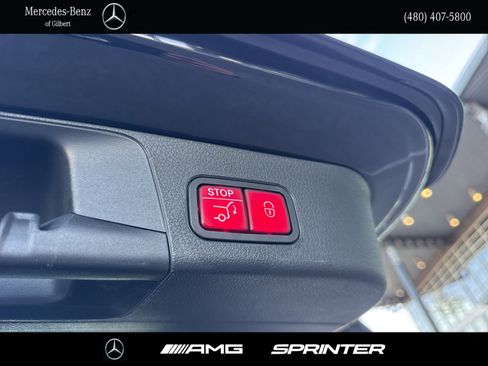 Used 2021 Mercedes-Benz GLB 250 4MATIC image 7
