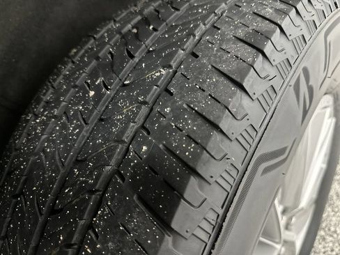 Used 2023 Chevrolet Traverse LT w/ LPO, Floor Liner Package AWD/4WD image 28