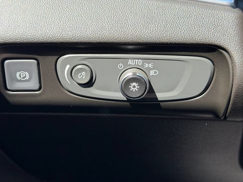 Used 2021 Buick Enclave Essence w/ Sound and Sites Package FWD image 12