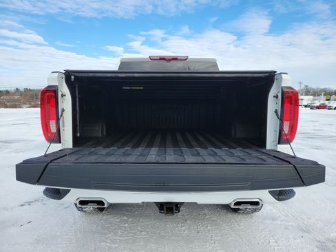 Used 2024 GMC Sierra 1500 AT4 w/ Technology Package image 17