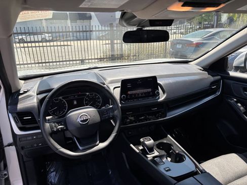 Used 2025 Nissan Rogue SV FWD image 35