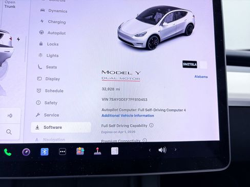 Used 2023 Tesla Model Y Performance image 27