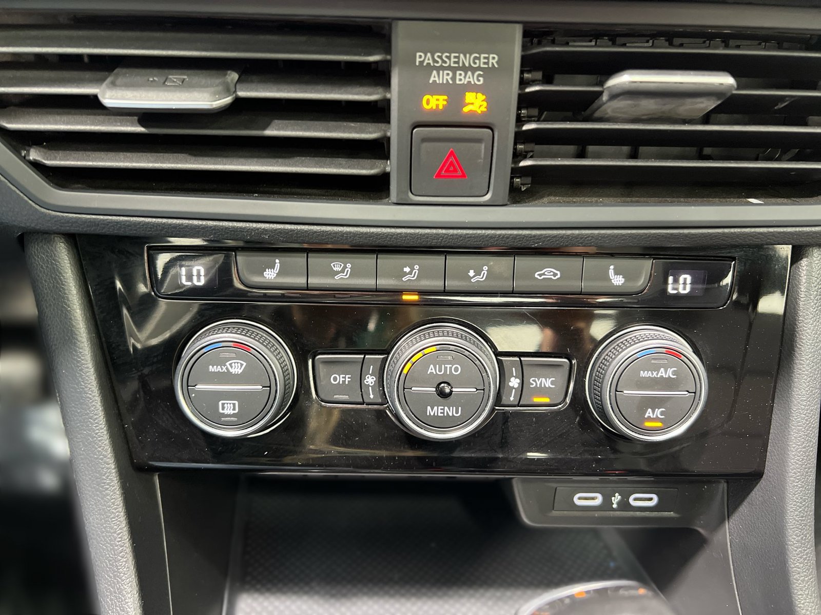 Used 2024 Volkswagen Jetta SE FWD image 18