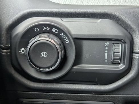 Used 2025 Jeep Wrangler Unlimited Sahara image 21