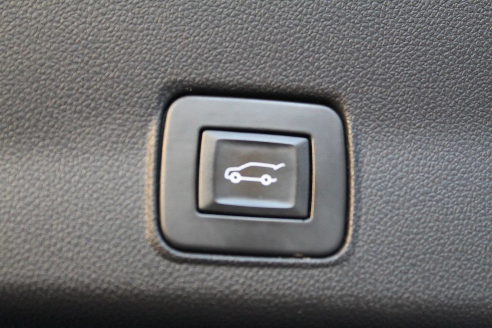 Used 2022 Chevrolet TrailBlazer ACTIV w/ Sun and Liftgate Package FWD image 34