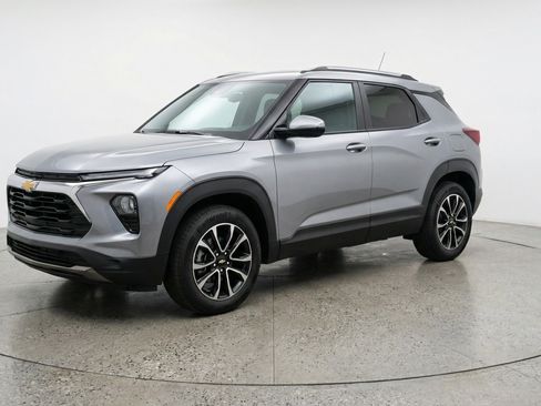 Used 2025 Chevrolet TrailBlazer LT image 3