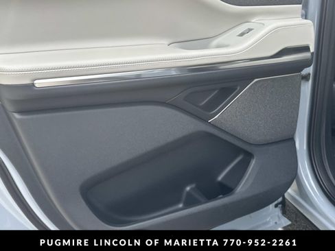 New 2026 Lincoln Navigator L Reserve AWD/4WD image 12