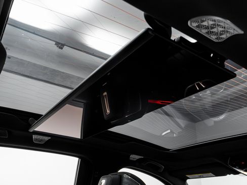 Used 2023 BMW 760i xDrive image 24