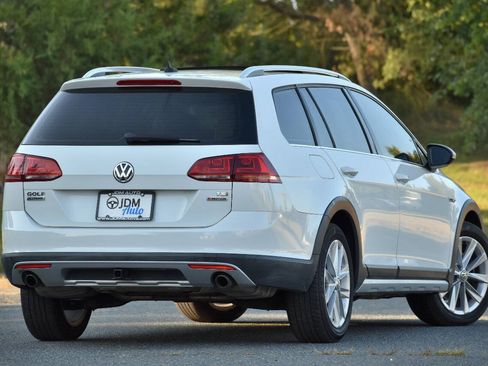 Used 2017 Volkswagen Golf Alltrack SE AWD/4WD image 5