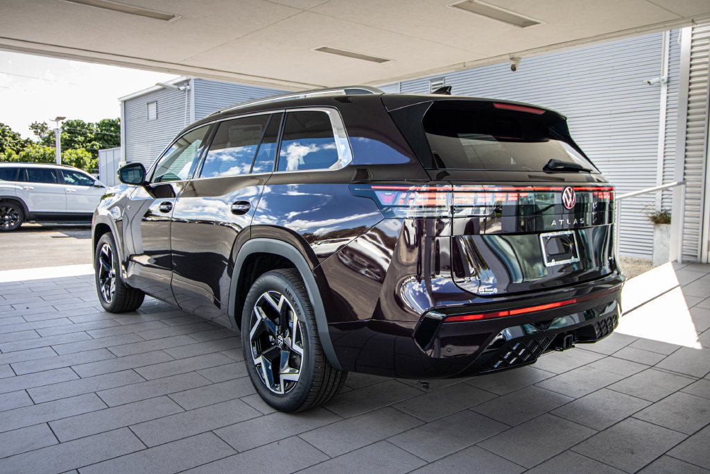 New 2027 Volkswagen Atlas SEL R-Line AWD/4WD image 13